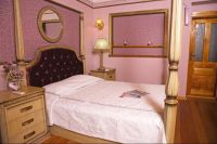 Das lila farbene Zimmer